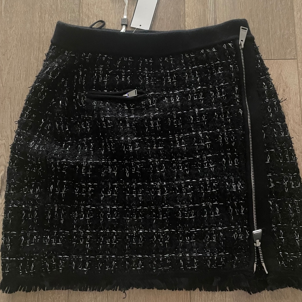 Simkai skirt